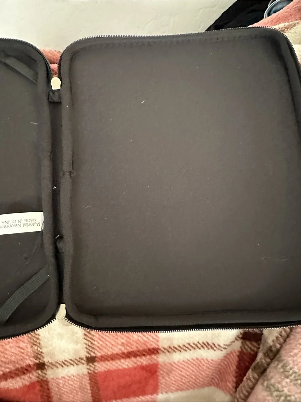 I Pad/Tech device cover black and gray design